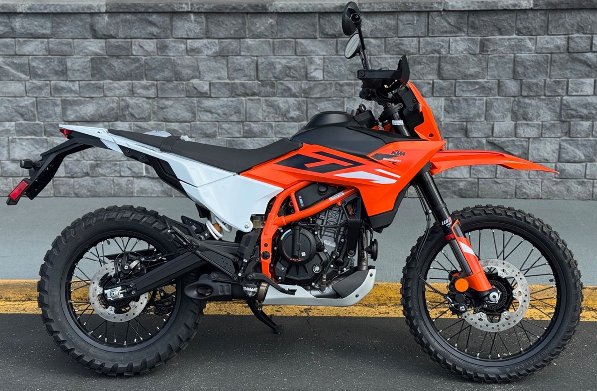KTM 390 Enduro R 2025: prova test recensione, pregi, difetti, problemi, prestazioni, velocità massima, opinioni, pareri, tutto quello che devi sapere (realmente)